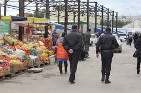 В Покровске полицейские провели рейд по стихийным рынкам