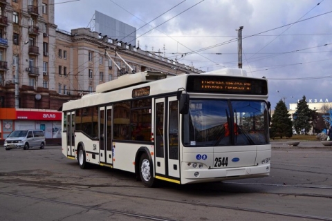 В общественном транспорте Мариуполя со следующего года повысят плату за проезд