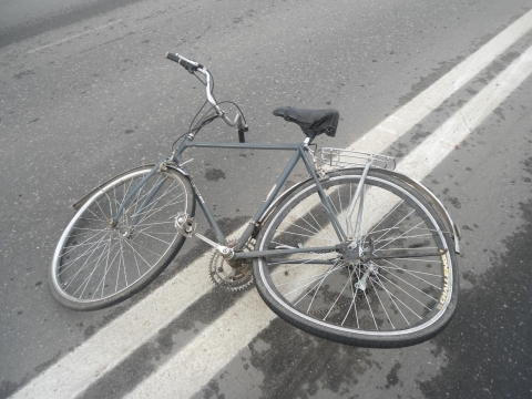 Славянский полицейский сбил велосипедиста