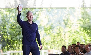 Apple продала миллиардный IPhone