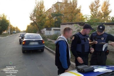 В Северодонецке патрульные поймали "на горячем" водителя-наркомана