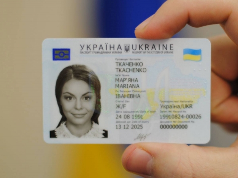 В Украине уже начали выдавать биометрические  паспорта