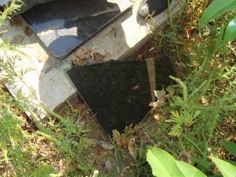 В Славянске полиция разыскивает "расхитителей" могил