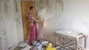 Волонтеры в Краматорске помогают с ремонтом многодетным семьям