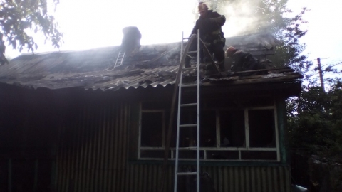 В Лисичанске полностью сгорел жилой дом