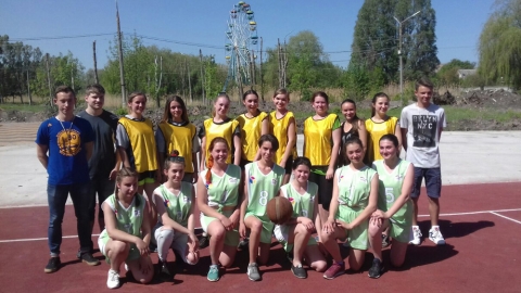 Школьники Славянска разыграли кубок по баскетболу