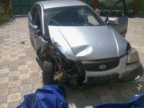 В Мариуполе пьяный водитель врезался в забор жилого дома