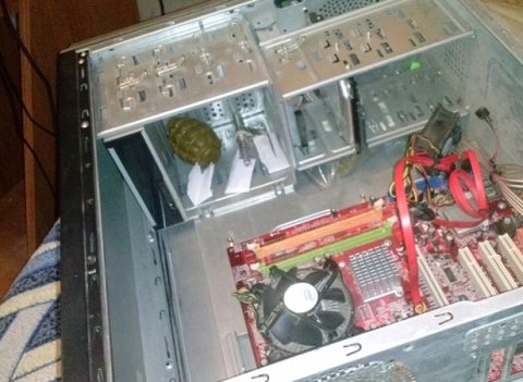 Мариуполец начинил свой компьютер опасными "игрушками"