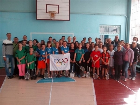 В Донецкой области прошел турнир по бадминтону среди детей-сирот