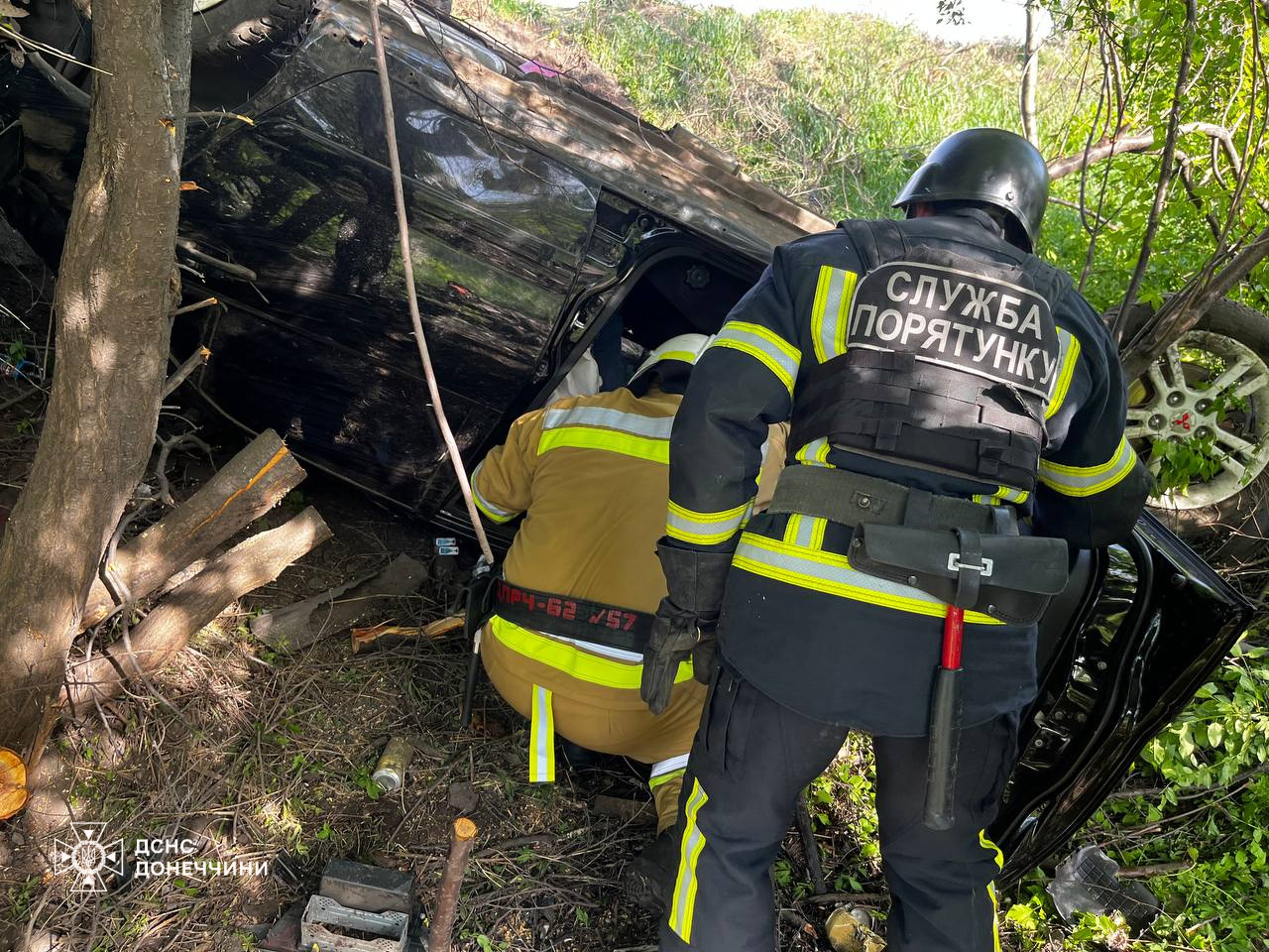 Рятувальники Донеччини деблокували тіла двох загиблих у моторошній аварії