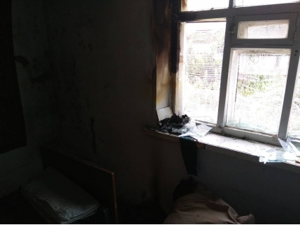При пожаре в Мариуполе пострадала пенсионерка