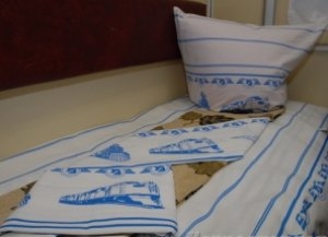 Для спальных мест в вагонах поездов "Киев-Мариуполь" и "Киев-Константиновка" закупили новое постельное белье 