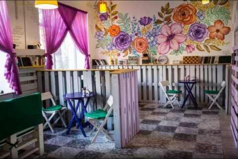 В Мариуполе кафе-шоколадница семьи переселенцев проводит мастер-классы