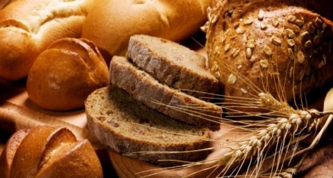 С каждым годом украинцы едят все меньше хлеба