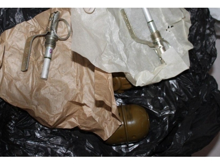 В Мариуполе двое мужчин пытались отправить в посылке гранаты