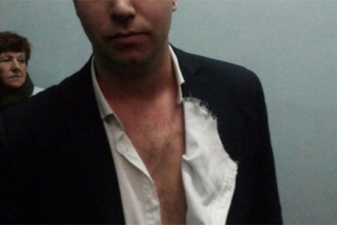 Мэр Лисичанска порвал рубашку одному из депутатов