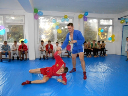 В Славянске открылся новый спортзал для самбистов