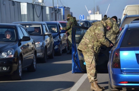 На пунктах пропуска Донбасса ужесточат меры контроля