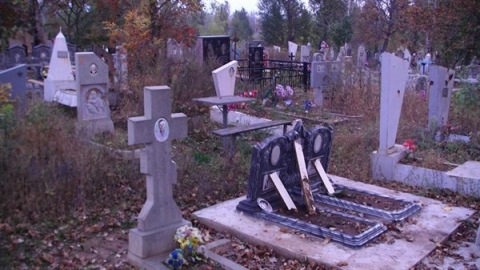 Разоритель могил из Луганской области пойдет под суд сразу по двум статьям