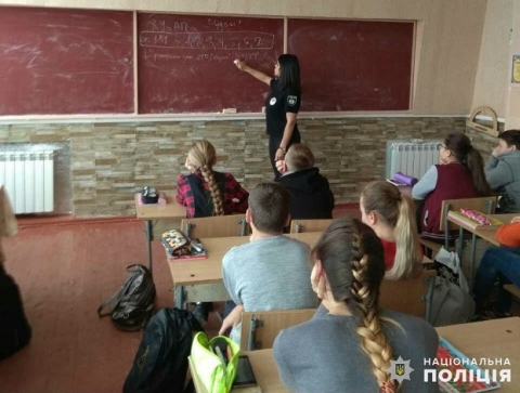 Правоохранители Славянска говорили со школьниками об издевательствах сверстников