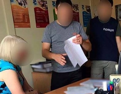В Лисичанске чиновник "погорел" на крупной взятке