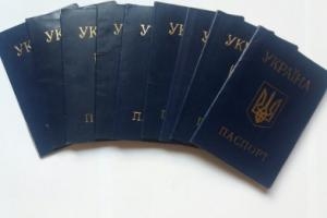 У жительницы Мариуполя обнаружили 9 паспортов