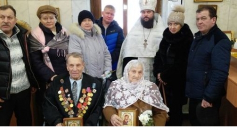 В Луганской области обвенчалась пара, прожившая вместе 75 лет