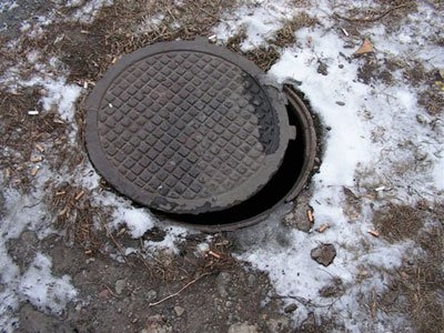 Несовершеннолетний житель Краматорска украл канализационный люк