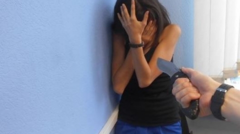 В Константиновке на женщину в собственном доме напали с ножом