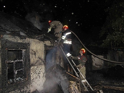 В Лисичанске полностью сгорел частный дом