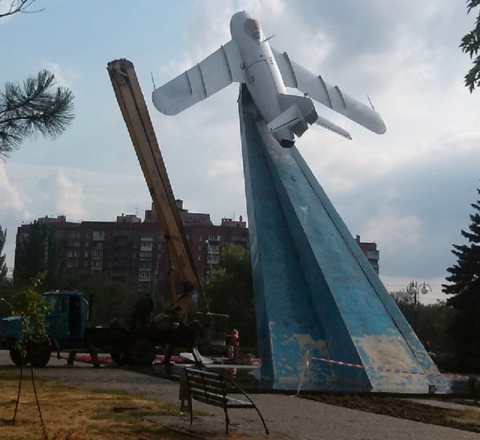 В Мариуполе ко Дню освобождения от нацистов отремонтируют памятник