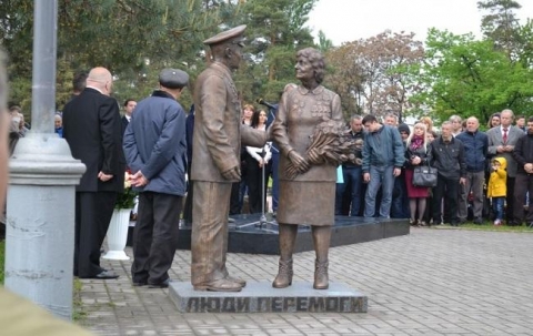 В Киеве открыли первый в Украине памятник ветеранам ВОВ