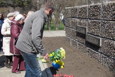 В Мариуполе почтили память жертв нацистов