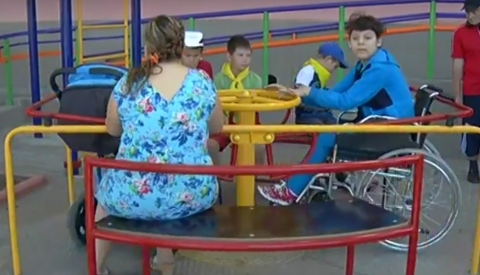 В Мариуполе появилась игровая площадка для людей с инвалидностью