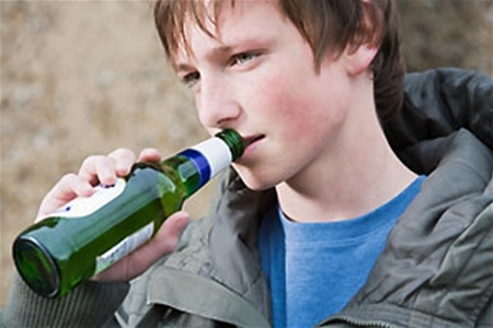 В Доброполье недобросовестные реализаторы продают алкоголь детям