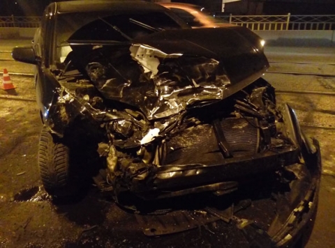 В Краматорске на мосту в ДТП серьезно пострадали два автомобиля