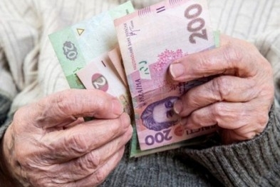 У 81-летней бабушки из Доброполья дерзкий грабитель украл 2 тысячи долларов