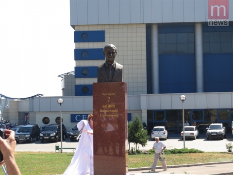 Сегодня в Мариуполе открыли памятник Владимиру Бойко