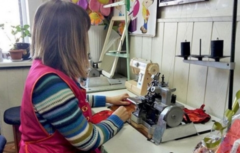В Мариуполе открыли швейную мастерскую для людей с инвалидностью 