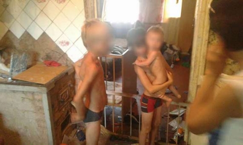 Славянские полицейские забрали  троих детей от матери-кукушки