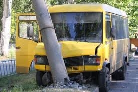 В Лисичанске нашли водителя автобуса, сбившего столб электроопоры