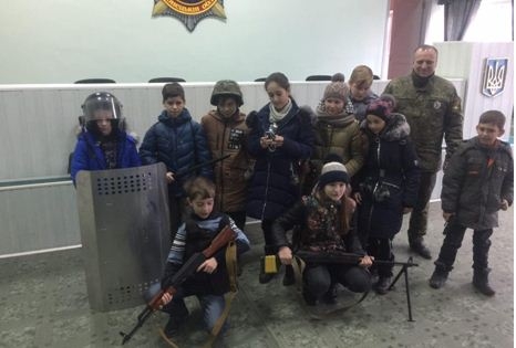 Дружковские школьники провели день в отделении полиции