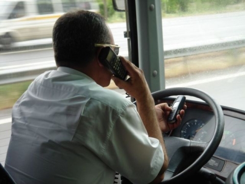 Мариупольских маршрутчиков будут увольнять за курение и разговоры по телефонам
