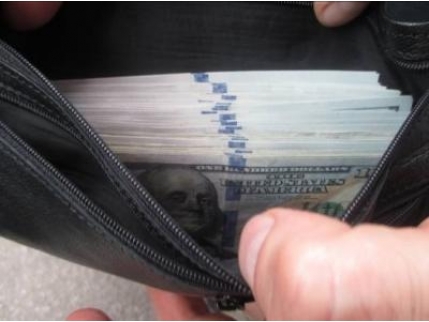 Мариуполец пытался вывести в Россию больше 10 тысяч евро