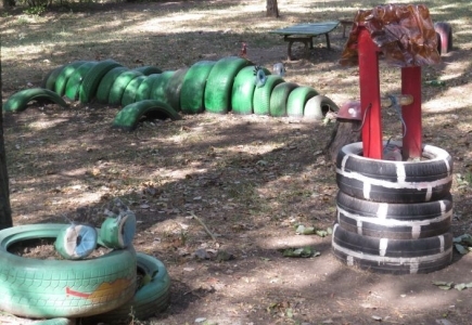 В Мариуполе появился зеленый четырехметровый крокодил 