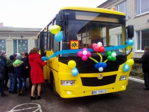 На Луганщине приобрели два новеньких школьных автобуса