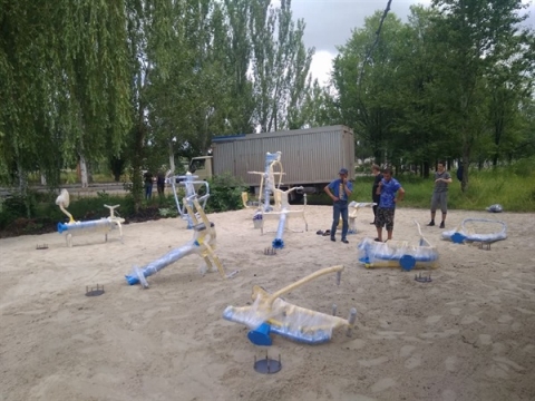 В одном из парков Славянска появились долгожданные тренажеры