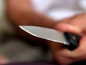 15-летний парень ударил себя в живот ножом после ссоры с девушкой