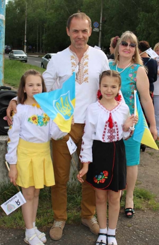 День вышиванки Донбасс отметил праздничными гуляниями