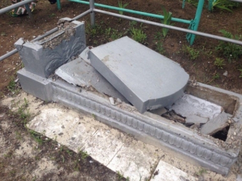 Полиция Краматорска задержала вандала, который повредил 16 памятников, «воскрешая мертвых»